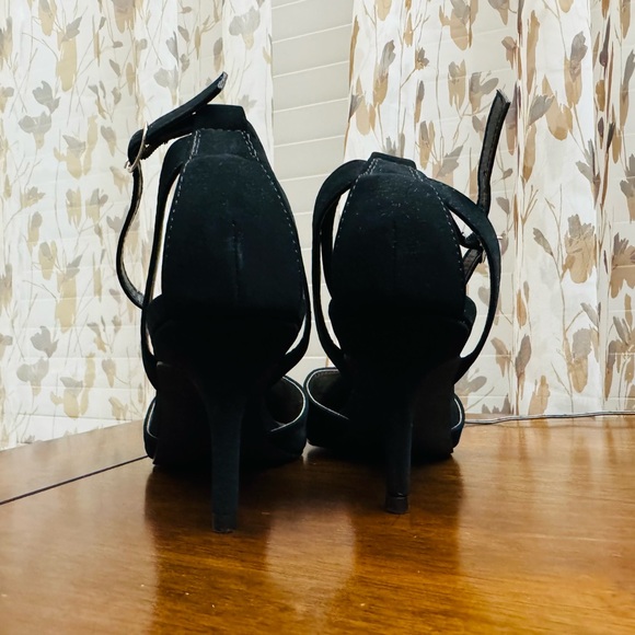 Elegant Black Women's Heels with Ankle Strap - Picture 4 of 6